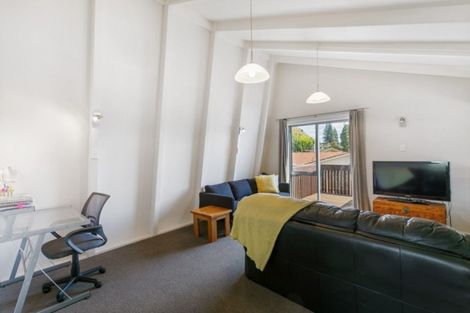 Photo of property in 1 Waitawa Place, Lynmore, Rotorua, 3010