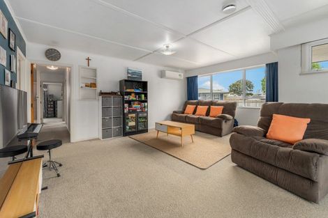 Photo of property in 11a Fox Place, Cloverlea, Palmerston North, 4412