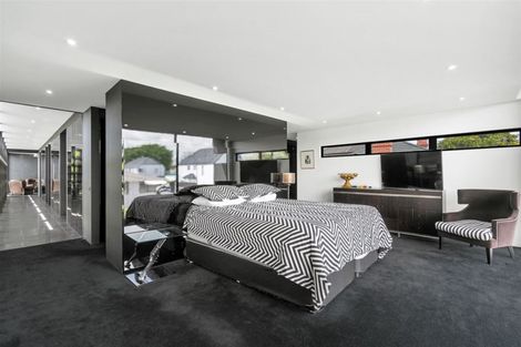 Photo of property in 116 Aikmans Road, Merivale, Christchurch, 8014