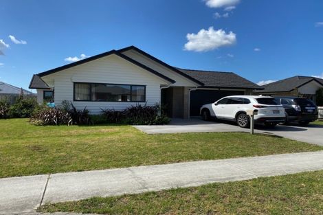 Photo of property in 3 Fred White Drive, Kumeu, 0810