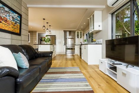 Photo of property in 2/304 Beach Road, Campbells Bay, Auckland, 0630