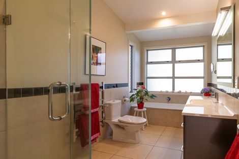 Photo of property in 35 Kohekohe Road, Waikanae, 5036