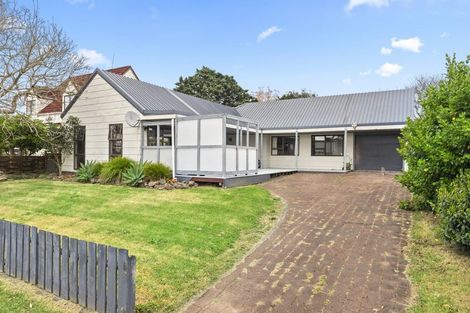 Photo of property in 12 Riverside Drive, Waiuku, 2123