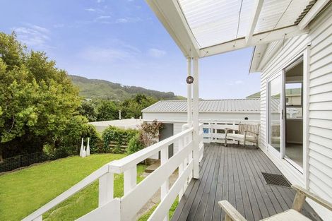 Photo of property in 22 Ngatitoa Street, Tawa, Wellington, 5028
