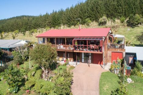 Photo of property in 124 Titiro Place, Onemana, Whangamata, 3691