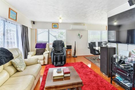 Photo of property in 11 Melia Grove, Goodwood Heights, Auckland, 2105