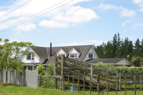 Photo of property in 30 Riverland Road, Kumeu, 0892