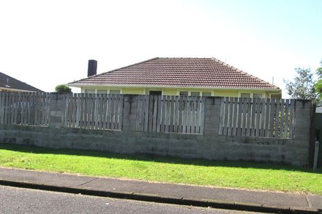 Photo of property in 17 London Street, Te Atatu Peninsula, Auckland, 0610