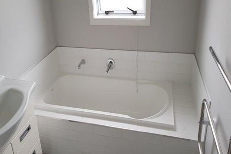 Photo of property in 20 Queens Park Crescent, Frankton, Hamilton, 3204