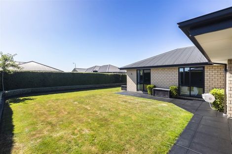 Photo of property in 32 Sequoia Way, Rangiora, 7400