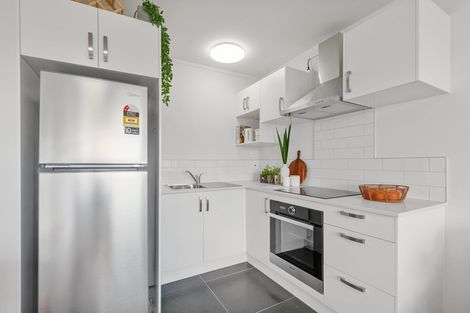 Photo of property in 3r Mountain Road, Mount Wellington, Auckland, 1060