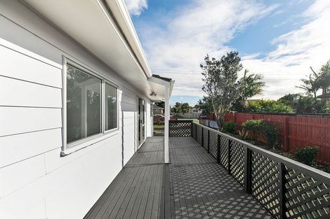 Photo of property in 40 Beach Road, Te Atatu Peninsula, Auckland, 0610