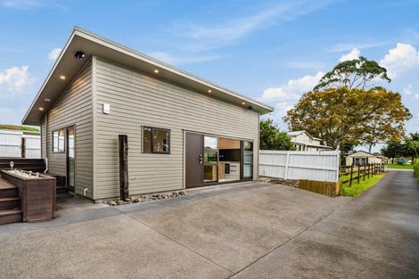 Photo of property in 456a West Coast Road, Glen Eden, Auckland, 0602