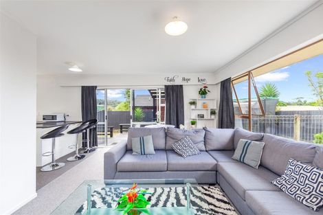 Photo of property in 2/201 Henderson Valley Road, Henderson, Auckland, 0612