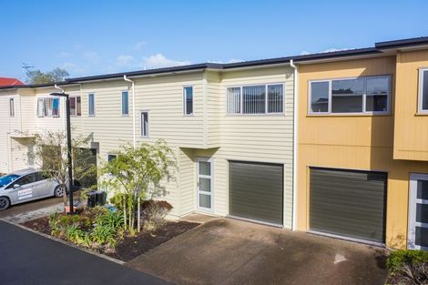 Photo of property in 39/11 Ray Small Drive, Papakura, 2110