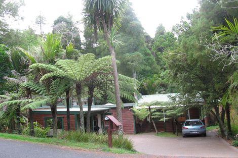 Photo of property in 32 Valley Road, Titirangi, Auckland, 0604