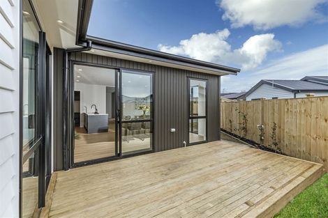 Photo of property in 51 Vinistra Road, Kumeu, 0810