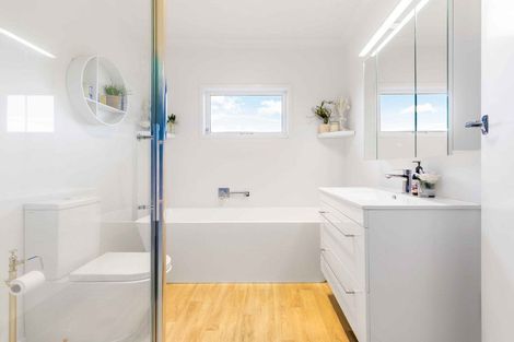 Photo of property in 18 Wellesley Road, Mangere Bridge, Auckland, 2022