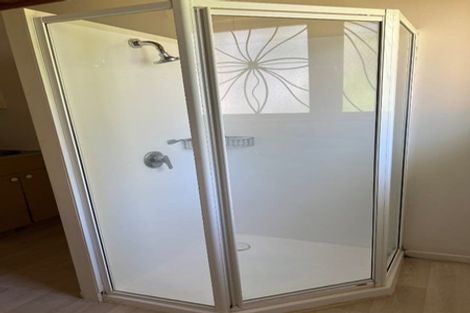 Photo of property in 14 Avonleigh Road, Green Bay, Auckland, 0604