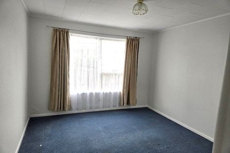 Photo of property in 2/56 Cockayne Crescent, Sunnynook, Auckland, 0620