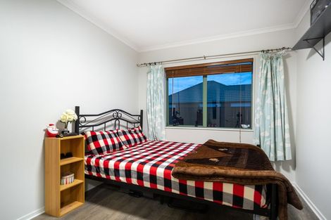 Photo of property in 8 Craiburn Street, Ranui, Auckland, 0612