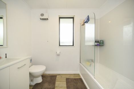 Photo of property in 34 Kowhai Street, Tokomaru, Palmerston North, 4474