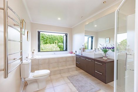 Photo of property in 35 Saint Oswalds Drive, Brunswick, 4571