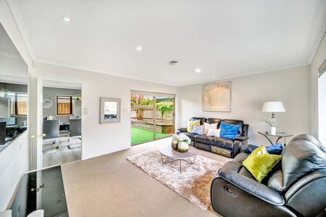 Photo of property in 8 Lamia Place, The Gardens, Auckland, 2105