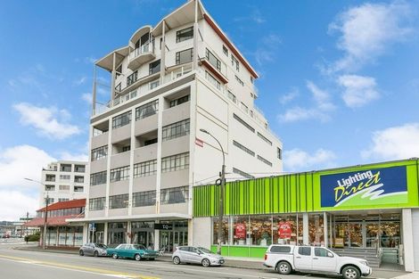 Photo of property in Endeavour Apartments, 16/125 Thorndon Quay, Pipitea, Wellington, 6011