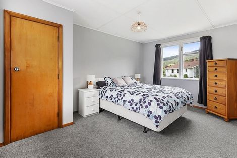 Photo of property in 25 Turkington Street, Tawa, Wellington, 5028