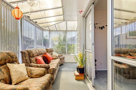 Photo of property in 1/72 Royal Park Drive, Parklands, Christchurch, 8083