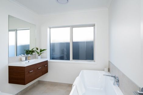 Photo of property in 76 Pelorus Avenue, Poraiti, Napier, 4112