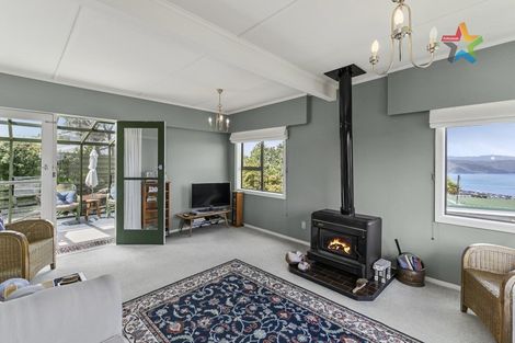 Photo of property in 44 Maungaraki Road, Korokoro, Lower Hutt, 5012