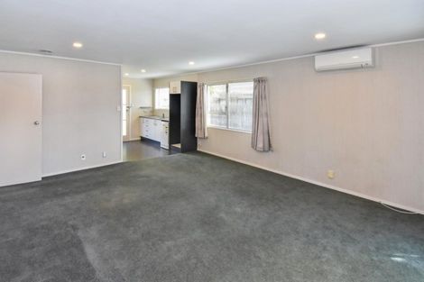Photo of property in 2/11 Beaumaris Way, Conifer Grove, Takanini, 2112