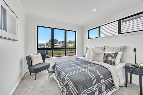 Photo of property in 562b Beach Road, Rothesay Bay, Auckland, 0630