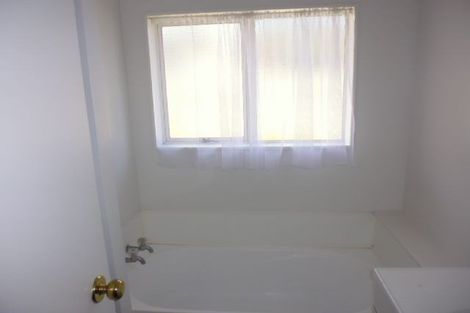 Photo of property in 18 Oakleigh Avenue, Takanini, 2112