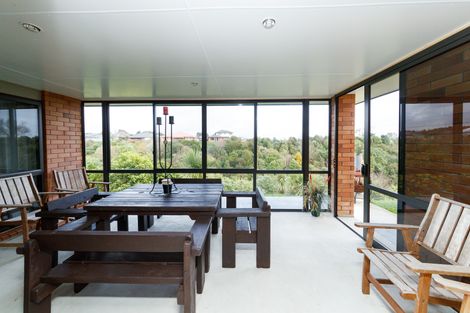 Photo of property in 33 Silkwood Place, Fitzherbert, Palmerston North, 4410