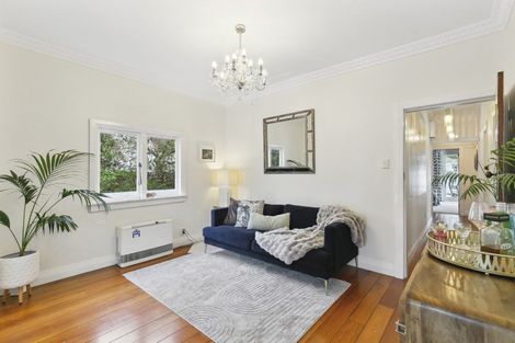 Photo of property in 159 Queens Drive, Lyall Bay, Wellington, 6022