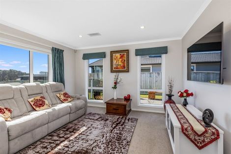 Photo of property in 17 Waitaria Terrace, Aotea, Porirua, 5024