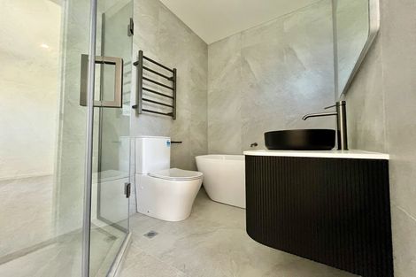 Photo of property in 7b Hanson Place, West Harbour, Auckland, 0618