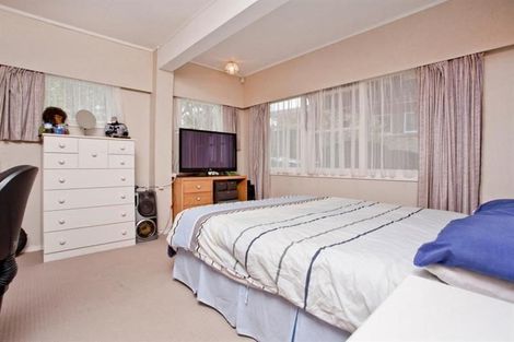 Photo of property in 1 Hume Drive, Hillcrest, Auckland, 0627