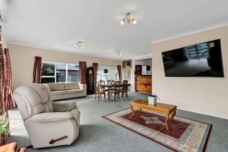 Photo of property in 17 Albion Street, Hawera, 4610