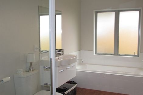 Photo of property in 17 Faringdon Boulevard, Rolleston, 7615