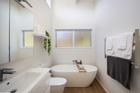 Photo of property in 4 Azalea Place, Brooklands, New Plymouth, 4310