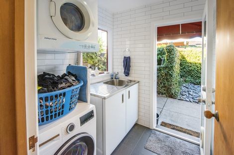 Photo of property in 8a Wicklow Road, Narrow Neck, Auckland, 0622