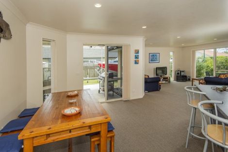 Photo of property in 27 Bermuda Place, One Tree Point, 0118