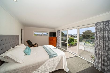 Photo of property in 53 Links Drive, Waiwhakaiho, New Plymouth, 4312