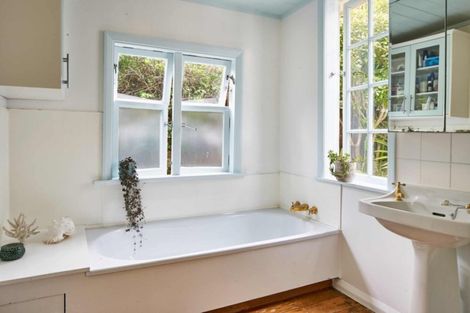 Photo of property in 59 Marine Parade, Eastbourne, Lower Hutt, 5013