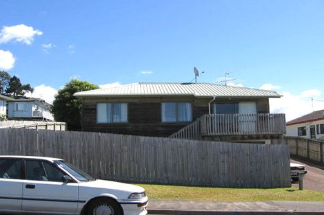 Photo of property in 2/3 Jumento Place, Unsworth Heights, Auckland, 0632