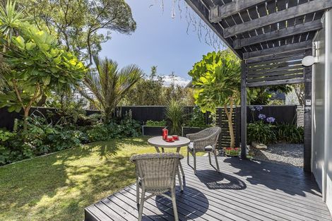 Photo of property in 126a Breaker Bay Road, Breaker Bay, Wellington, 6022